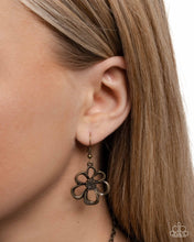 Load image into Gallery viewer, Beau Bouquet - Brass Necklace