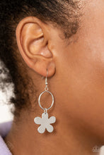 Load image into Gallery viewer, Foreshore Figurine - Silver Earring (SS-0123)