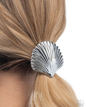 Load image into Gallery viewer, Short Seashell - Silver Hair Tie
