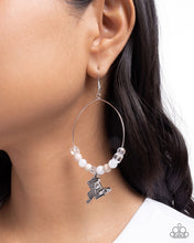 Load image into Gallery viewer, Saddle Showcase - White (Silver Saddle) Earring
