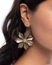 Load image into Gallery viewer, Floral Fascination - Brass Earring
