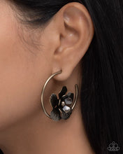 Load image into Gallery viewer, Blossoming Balance - Brass Earring

