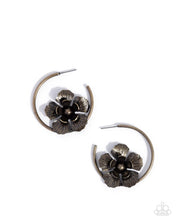 Load image into Gallery viewer, Blossoming Balance - Brass Earring
