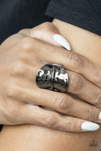 Load image into Gallery viewer, High Stakes Gleam - Black Ring freeshipping - JewLz4u Gemstone Gallery
