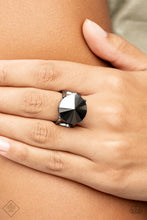 Load image into Gallery viewer, Showcase Social - Black Ring (MM-0921)
