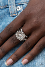 Load image into Gallery viewer, Roadside Daisies - Silver (Daisy Bloom) Ring
