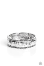 Load image into Gallery viewer, Textile Tenor - Silver Bracelet
