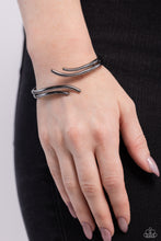 Load image into Gallery viewer, Elven Elegance - Black (Gunmetal) Bracelet
