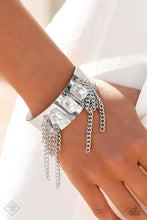 Load image into Gallery viewer, CHAIN Showers - White Emerald-Cut Gems) Bracelet (MM-0323)
