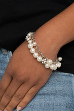 Load image into Gallery viewer, The GRANDEUR Tour White Pearl Bracelet
